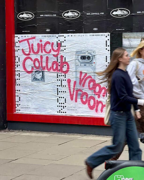 Nothing Phone (4a) Pink debutta a Londra con una campagna OOH fuori dagli schemi