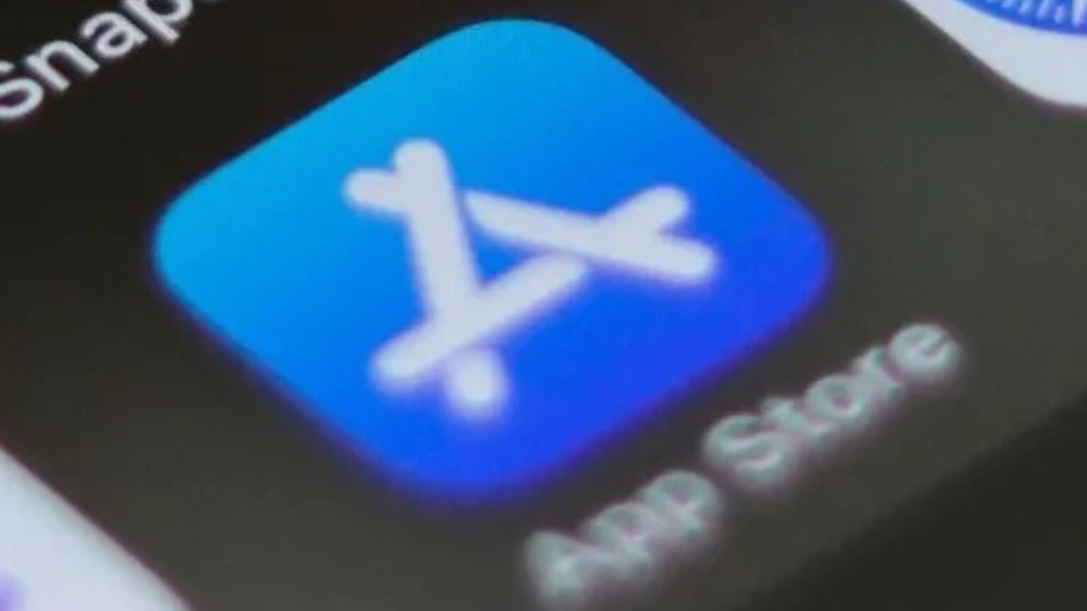 Apple rivoluziona l'App Store: addio alle chat anonime, cosa cambia