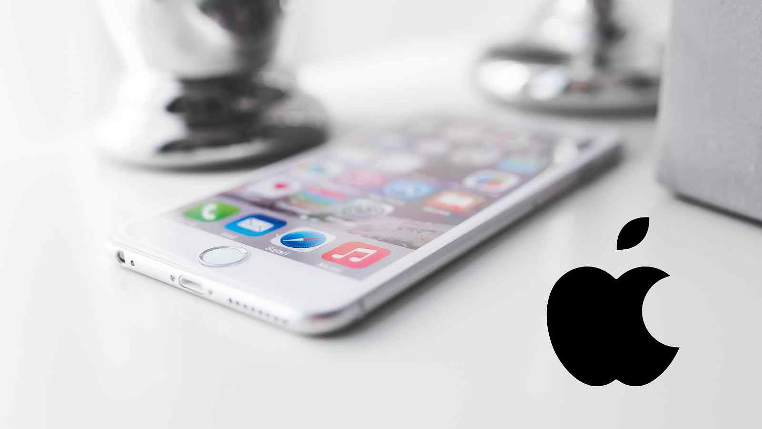 iPhone 17e potrebbe arrivare a febbraio con chip A19, fotocamera 48 MP, MagSafe e design aggiornato tra notch e Dynamic Island.