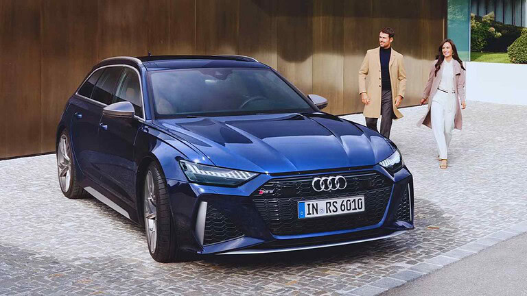 La nuova Audi RS6 ibrida combina un V8 biturbo, oltre 700 CV e il ritorno della versione berlina per prestazioni e stile.