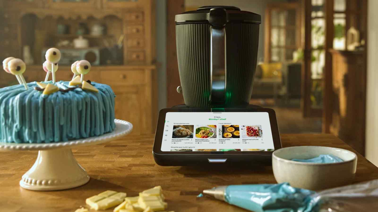 Bimby TM7 integra AI e Cookidoo Assistant, trasformando il robot da cucina in una piattaforma intelligente e su misura.