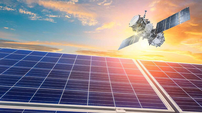 Il Regno Unito studia di integrare energia solare dallo spazio con parchi eolici offshore per fornire elettricità continua 24/7.