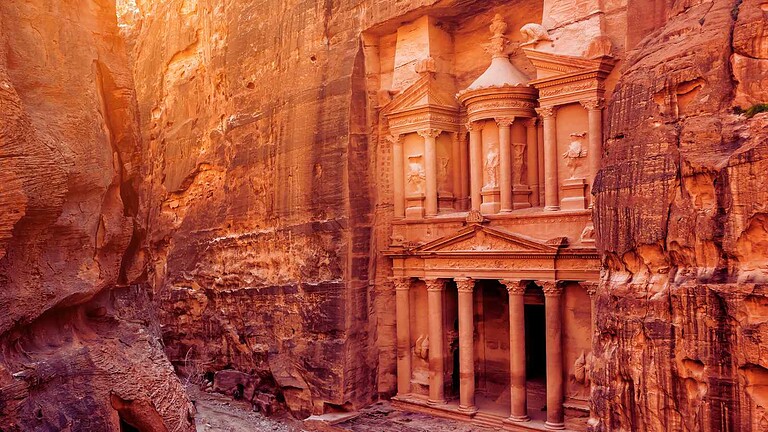 Nuovi studi rivelano che Petra aveva un avanzato sistema idrico con tubazioni in piombo e canali complessi per gestire l’acqua.