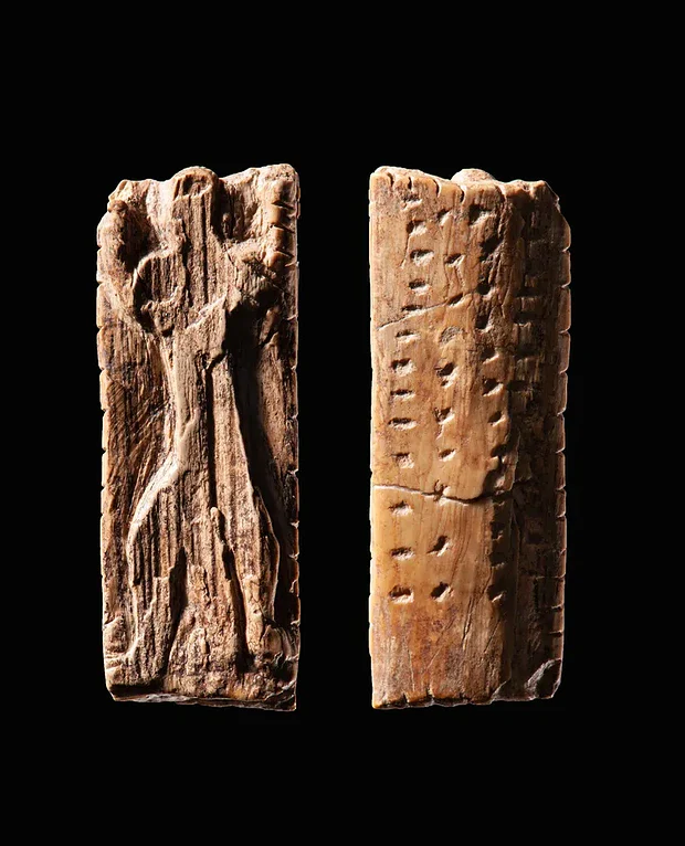 Statuette con incisioni di 43.000 anni fa: l'incredibile scoperta
