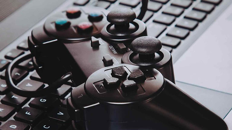 La prossima Xbox diventa un PC da gaming basato su Windows 11, aperto a store alternativi e compatibile con tutte le generazioni.