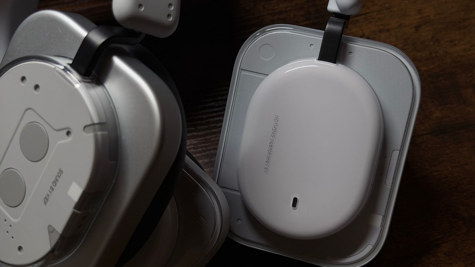 Nothing Headphone (a) vs Nothing Headphone (1)