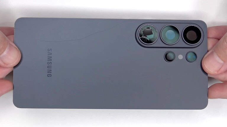 Samsung Galaxy S26 Ultra è stato smontato: i punti di forza e una sorpresa