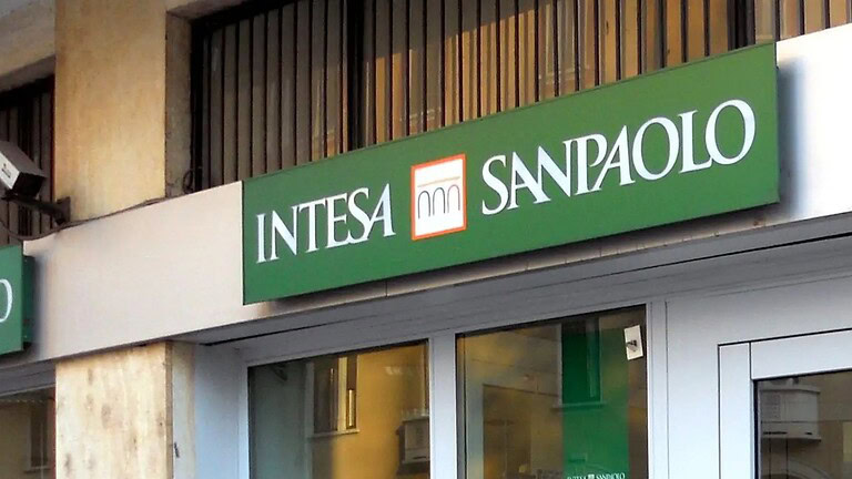 Intesa Sanpaolo, multa record da 31,8 milioni per accessi illeciti ai conti dei clienti