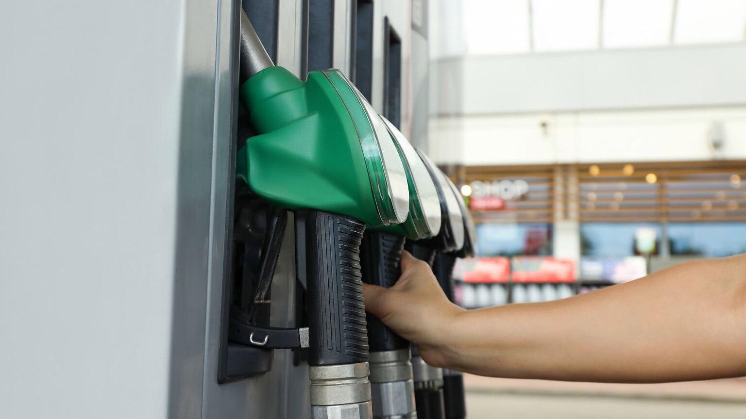 Caro carburanti, tagli accise scade il 7 aprile: il diesel arriverà a 2,40 euro