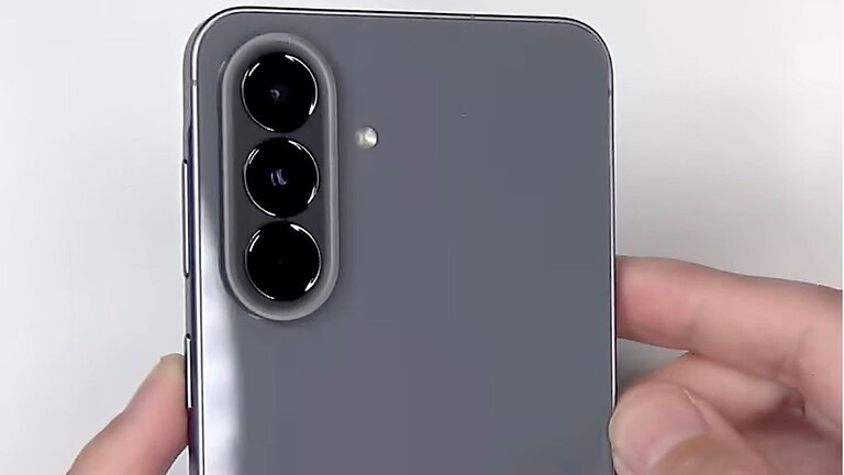 Samsung Galaxy A57 5G: spunta un unboxing a poche ore dal lancio | VIDEO