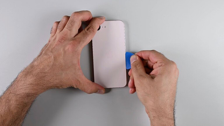 iPhone 17e: il pannello MagSafe funziona anche su iPhone 16e