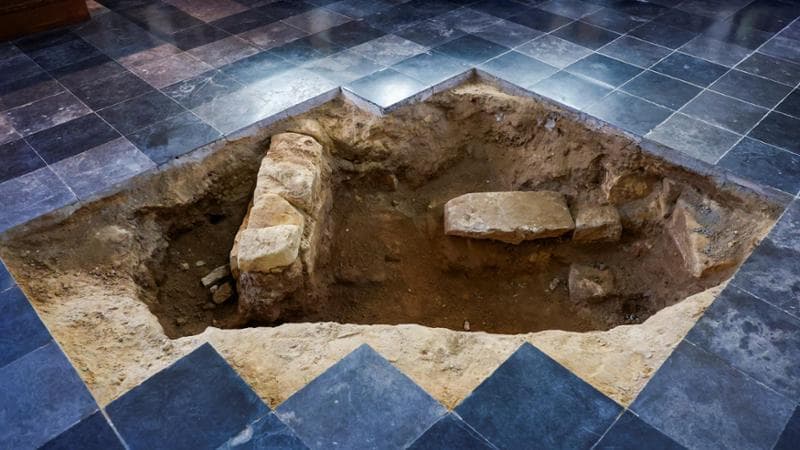 Maastricht, ossa trovate sotto una chiesa: sarebbero di D'Artagnan | FOTO_2