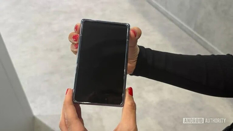 Samsung: arriva uno smartphone con schermo allungabile