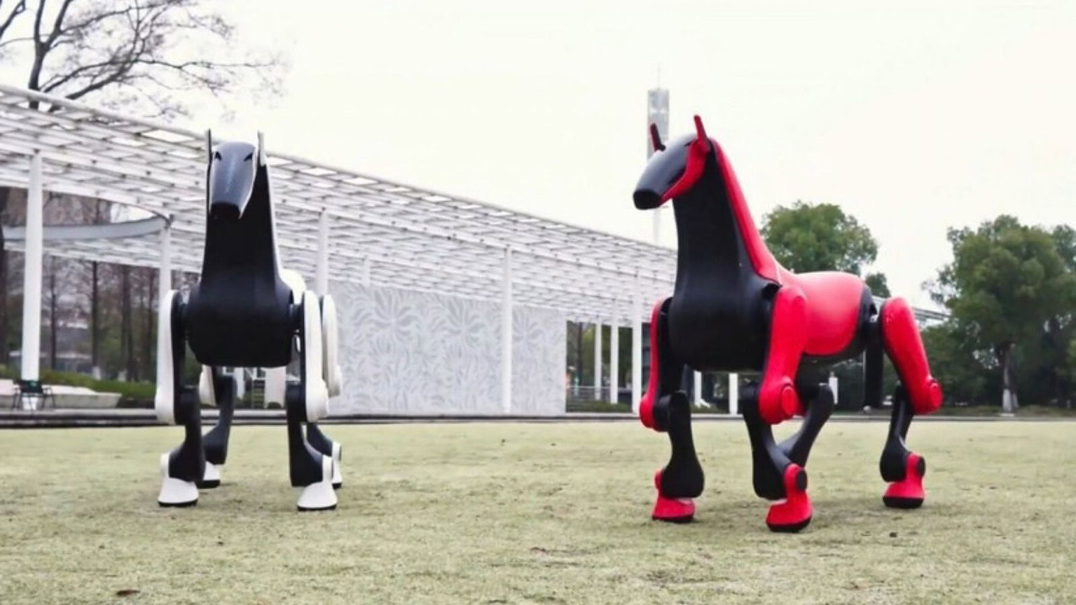 Cina: il robot cavallo stupisce, ecco cosa è in grado di fare