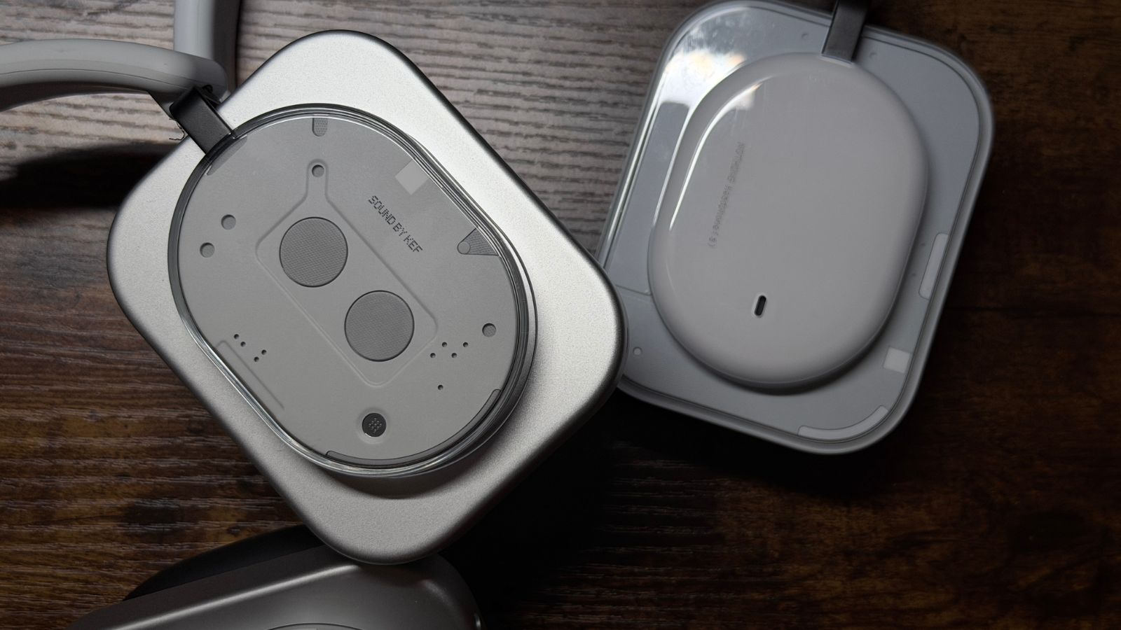 Nothing Headphone (a) vs Nothing Headphone (1)