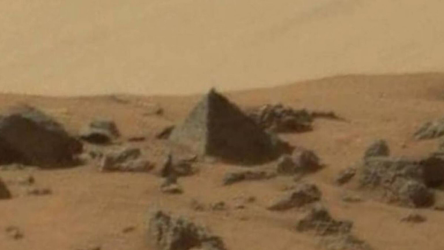 Marte, scoperta una "piramide": il mistero di cui si parla