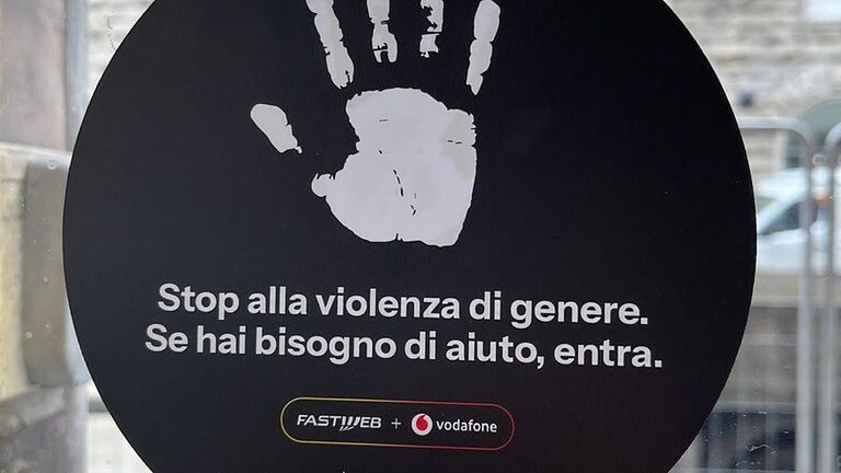 Fastweb + Vodafone: negozi diventano presidi contro la violenza, l'iniziativa