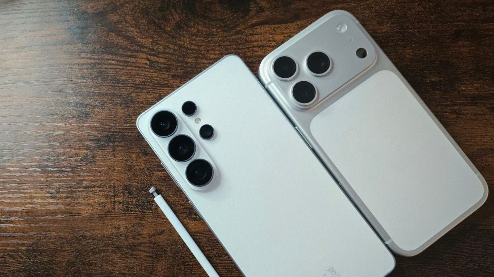 Samsung Galaxy S26 Ultra vs iPhone 17 Pro