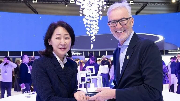 Samsung Galaxy S26 Ultra vince il Best in Show al MWC 2026