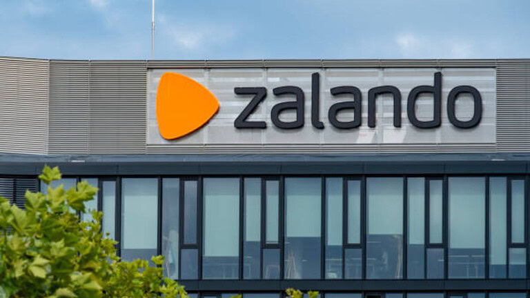 Zalando cambia: saranno i robot AI a preparare e spedire i pacchi