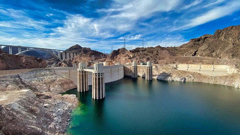 Diga di Hoover, l'acqua non cade ma risale: il fenomeno è surreale