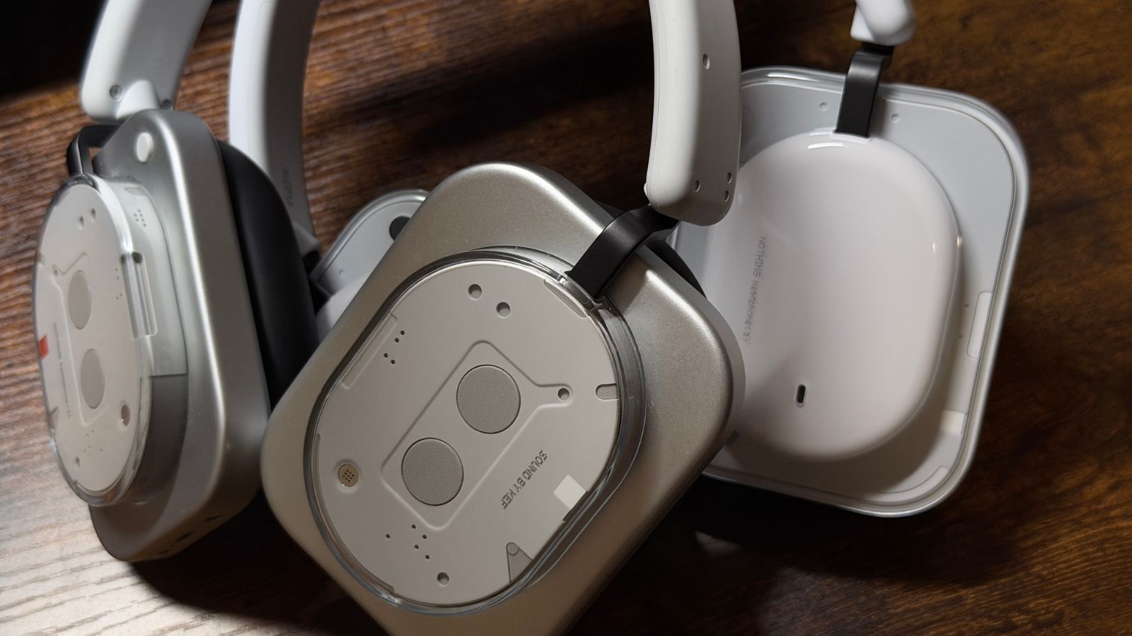 Nothing Headphone (a) vs Nothing Headphone (1)