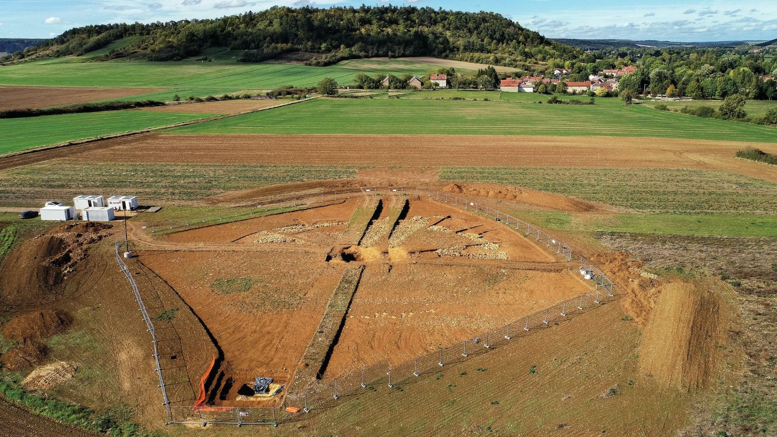 Tombe celtiche scoperte in Francia: i corpi erano disposti in modo strano