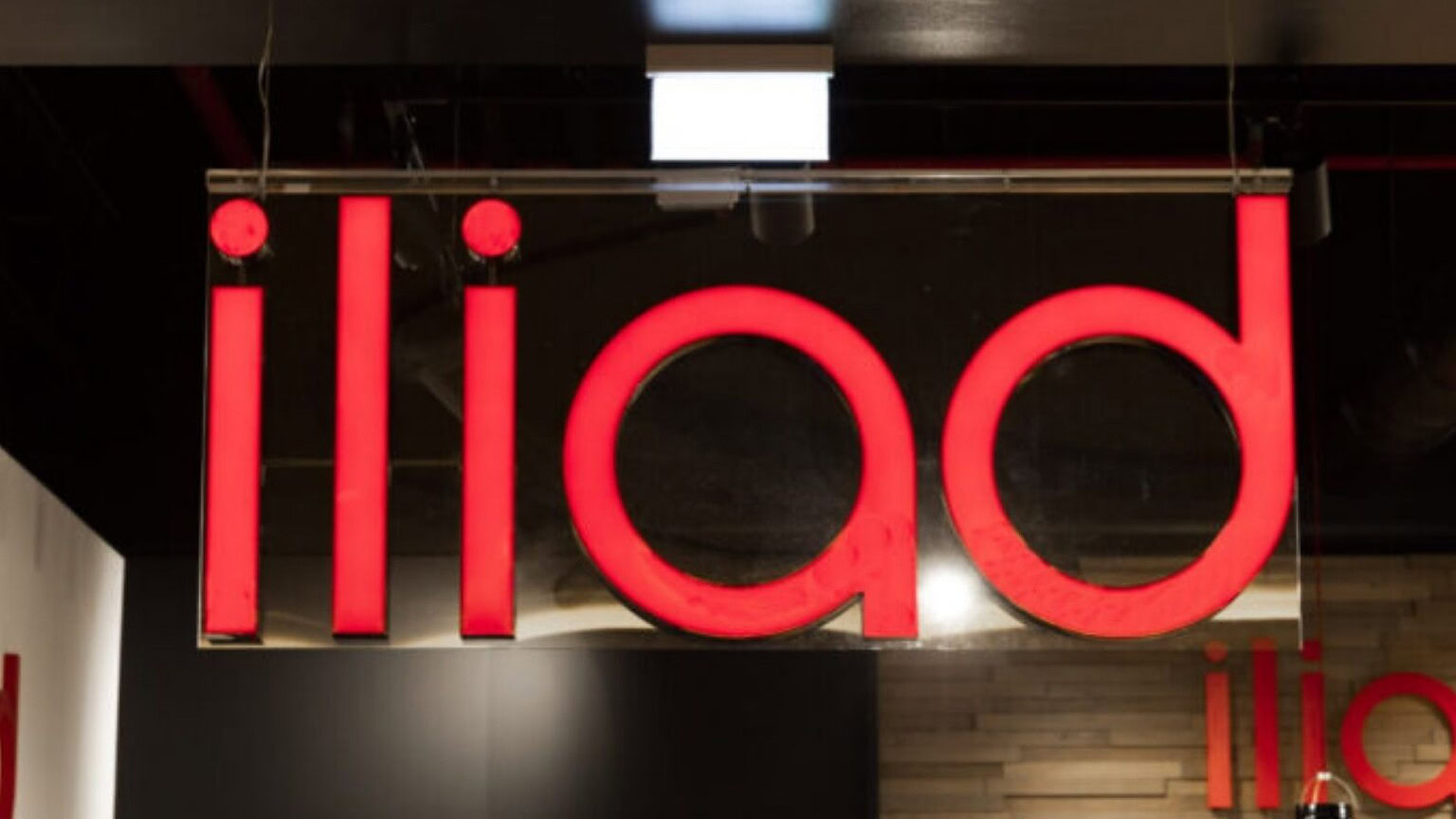 Iliad supera 13 milioni di utenti e triplica la liquidità
