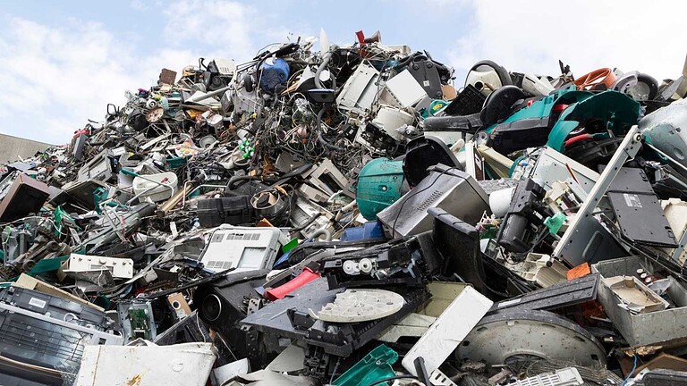 Rifiuti elettronici, la raccolta RAEE in Italia cresce: 100 tonnellate raccolte