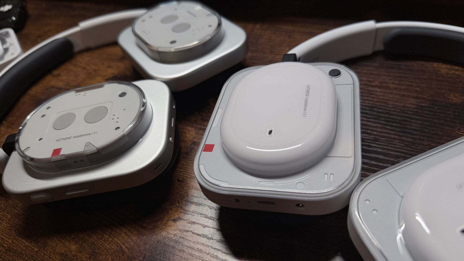 Nothing Headphone (a) vs Nothing Headphone (1) Nothing Headphone (a) vs Nothing Headphone (1)