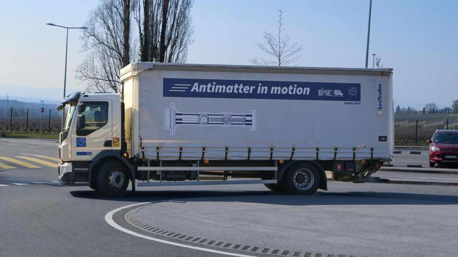 CERN, l'antimateria è stata trasportata per la prima volta su un camion