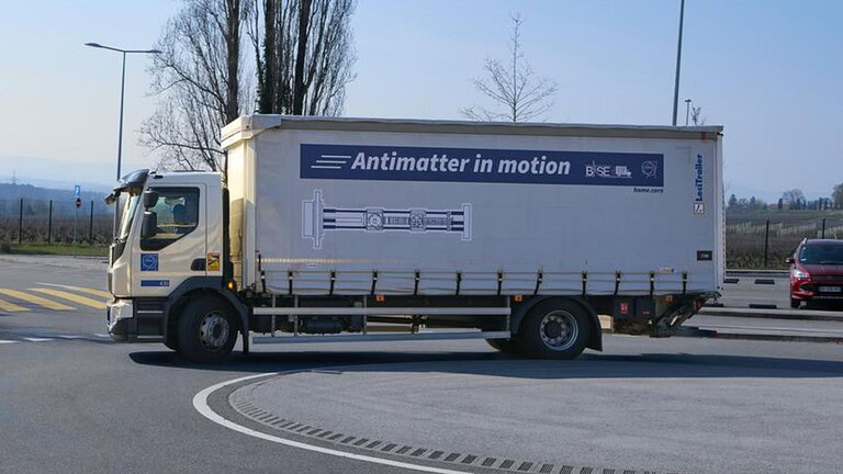 CERN, l'antimateria è stata trasportata per la prima volta su un camion