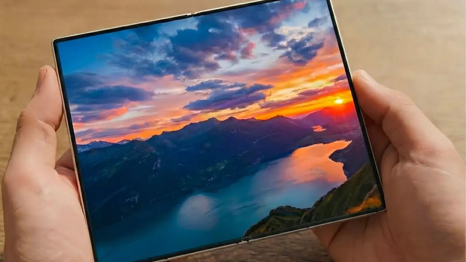 Samsung Galaxy Z Wide Fold: ecco le immagini del pieghevole più grande