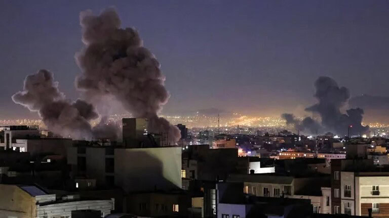Pioggia nera su Teheran: dopo i bombardamenti cade melma scura