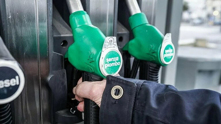 Benzina esaurita in Italia: i cartelli dei distributori preoccupano