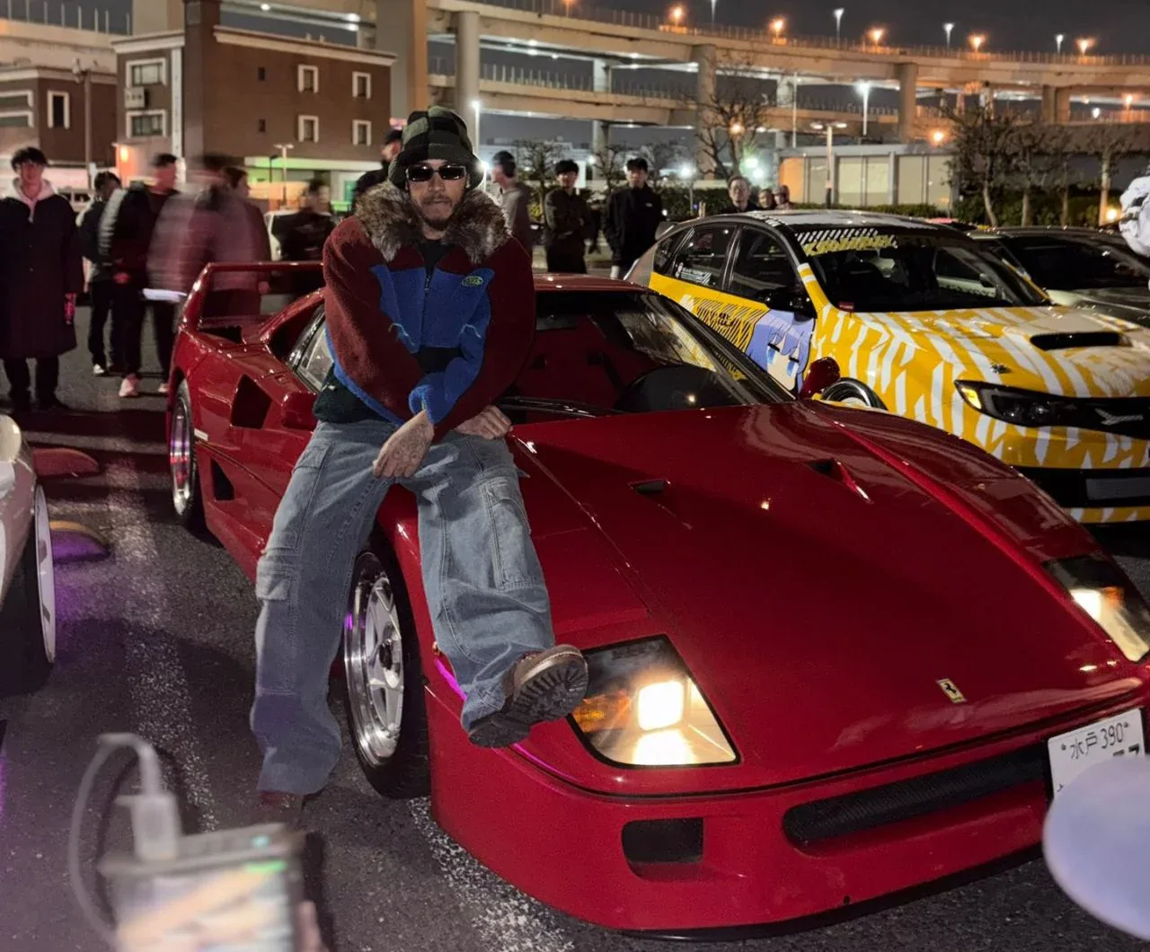 Lewis Hamilton in Ferrari F40 al raduno di Daikoku: fan impazziti_3