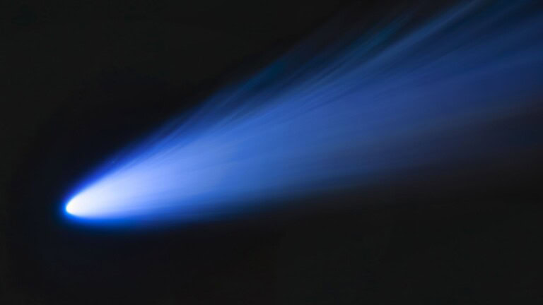 Cometa K1: Hubble cattura per caso uno spettacolo rarissimo