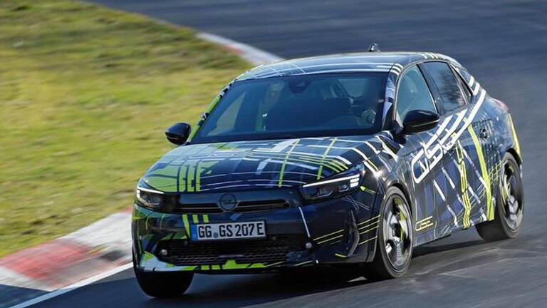 Opel Corsa GSE elettrica beccata al Nürburgring: addio all'amato rombo