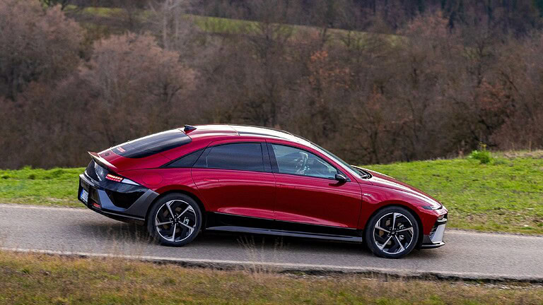 Hyundai IONIQ 6: debutta la nuova versione N Line della berlina elettrica