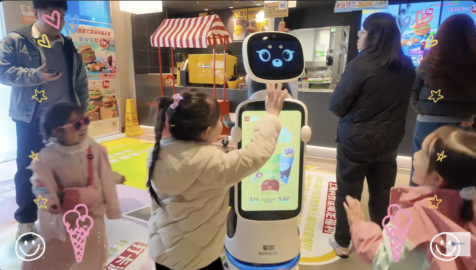 McDonald's testa robot umanoidi a Shanghai: servono ai tavoli_3