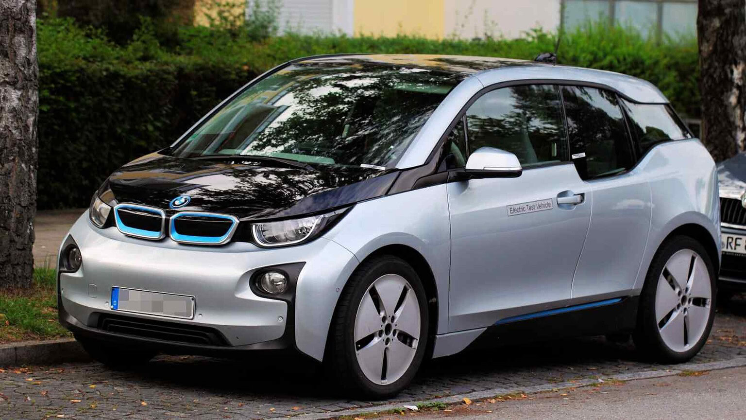 Il 18 marzo BMW presenta la nuova i3 elettrica: berlina Neue Klasse con fino a 464 CV e oltre 800 km di autonomia.