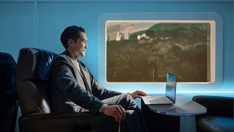 ASUS ExpertBook Ultra è disponibile in Italia a 2.299 euro