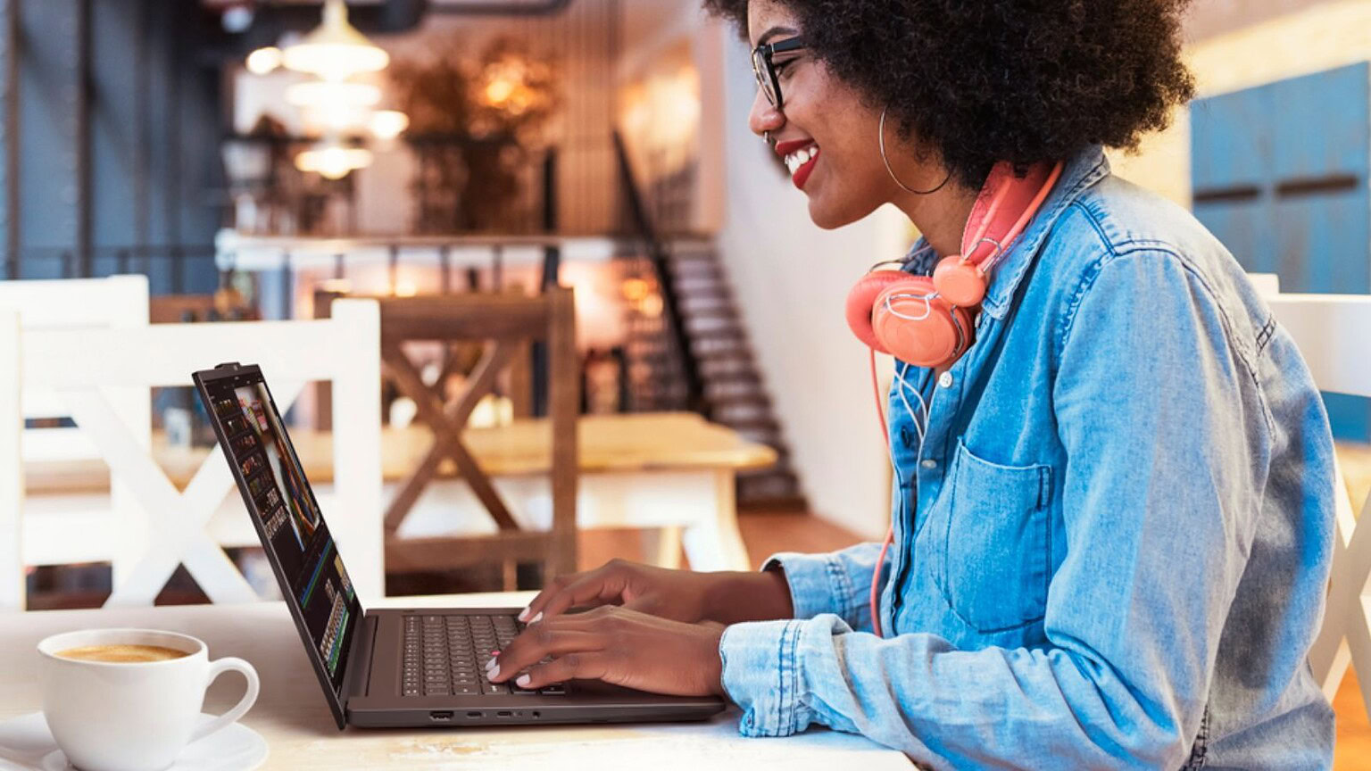 Lenovo svela le nuove workstation AI e la batteria da 1.000Wh/L