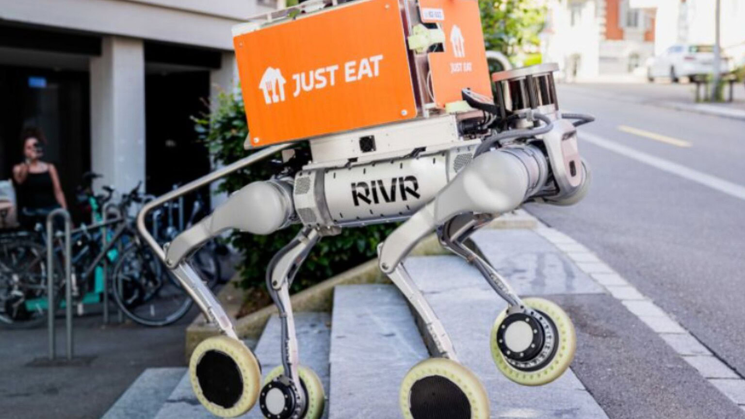 Amazon acquisisce Rivr: il robot che sale le scale per i pacchi