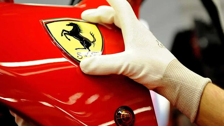 Ferrari brevetta un powertrain ibrido serie con due 6 cilindri a V