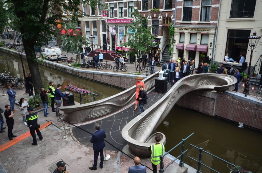 Amsterdam: il ponte stampato in 3D che osserva chi lo attraversa_1