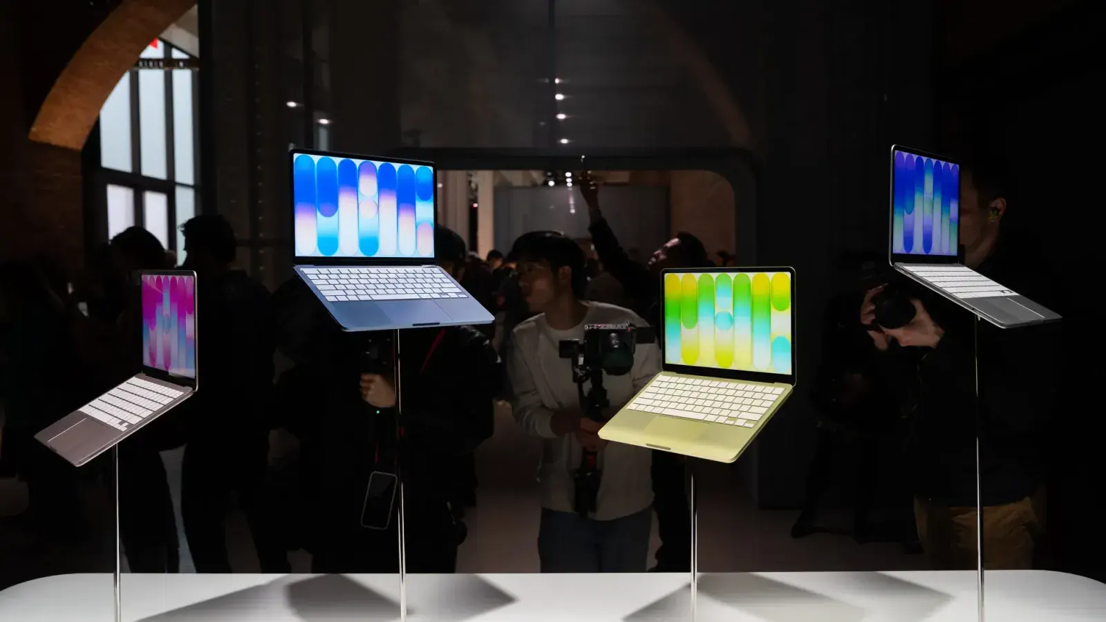 Il MacBook Neo con A18 Pro supporta Windows via Parallels, ma 8 GB di RAM lo rendono adatto solo a task leggeri.