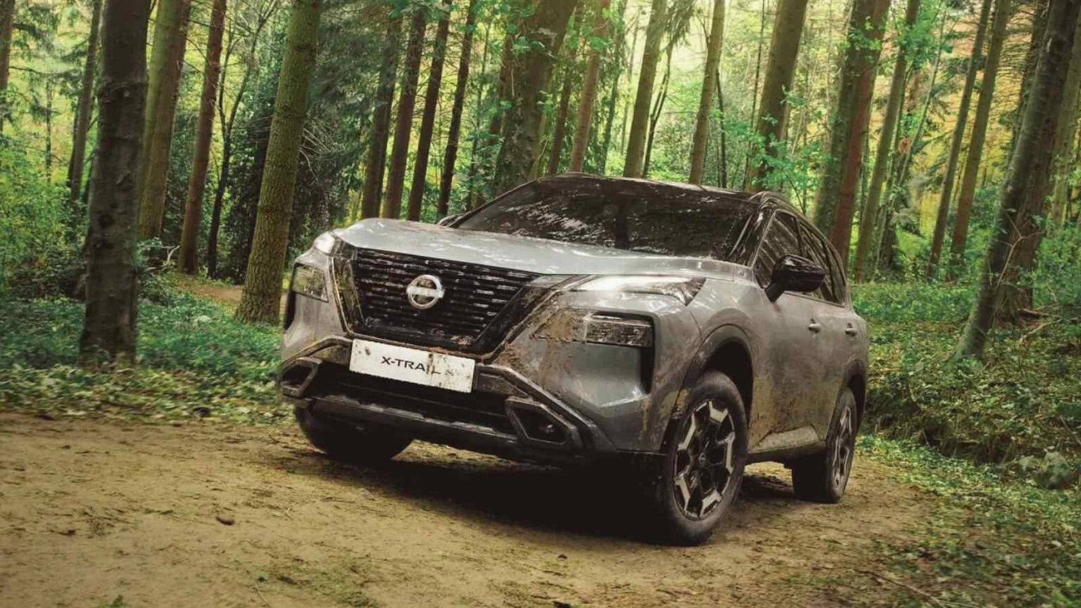 La Nissan X-Trail celebra 25 anni e 8 milioni di unità con tecnologia e-POWER ed e-4ORCE, evolvendo il SUV tra avventura ed elettrificazione.
