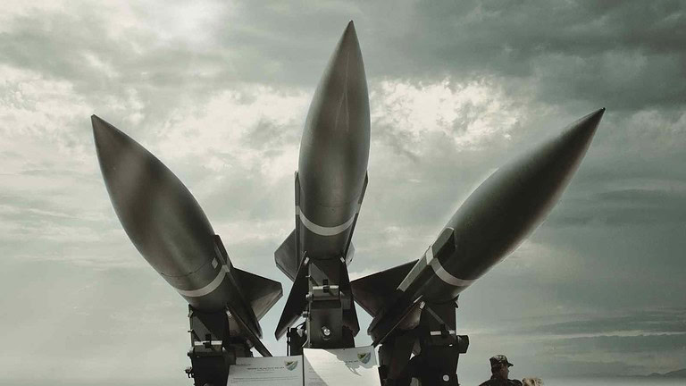 Velivoli ipersonici oltre Mach 5 uniscono motori avanzati, propellenti ad alta densità e stampa 3D per velocità e precisione estreme.