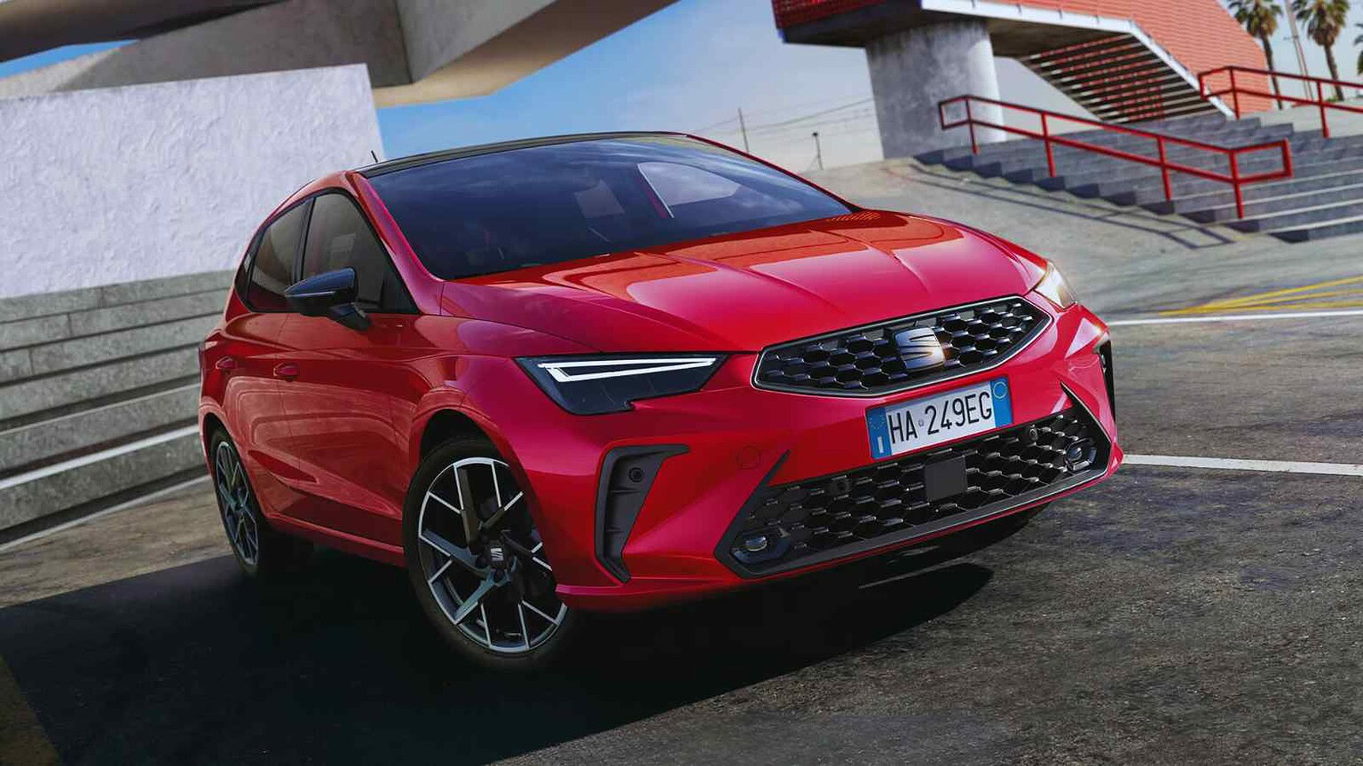 La nuova SEAT Ibiza 2026 aggiorna design e infotainment, resta a benzina e punta su semplicità, costi contenuti e guida divertente.